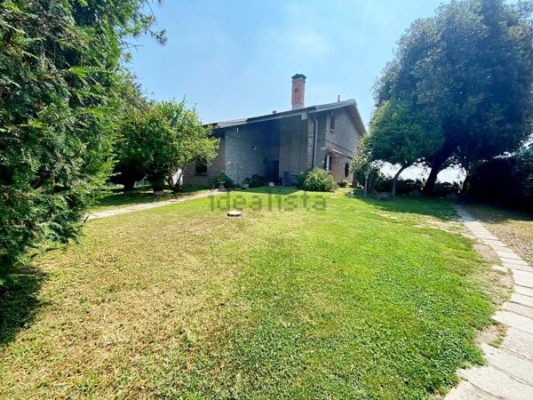 casa indipendente in vendita a Ferrara