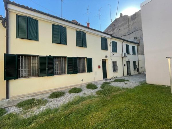 casa indipendente in vendita a Ferrara