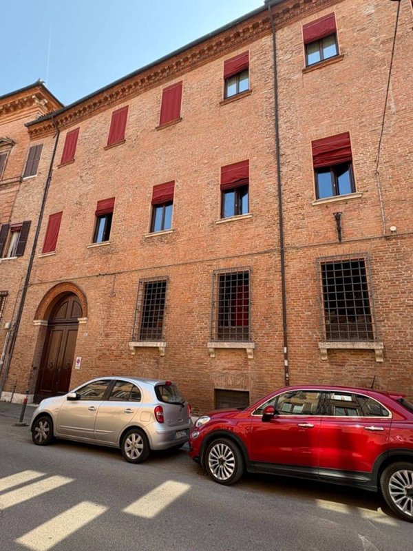 appartamento in vendita a Ferrara in zona Centro Storico