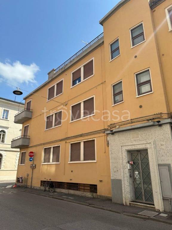 casa indipendente in vendita a Ferrara in zona Centro Storico