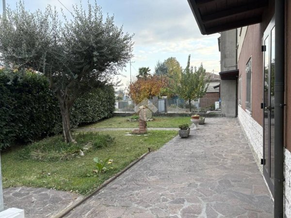 casa indipendente in vendita a Ferrara in zona Aguscello