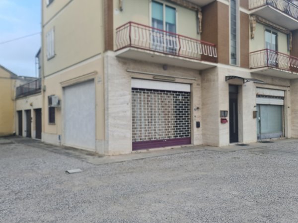 ufficio in vendita a Ferrara in zona San Martino