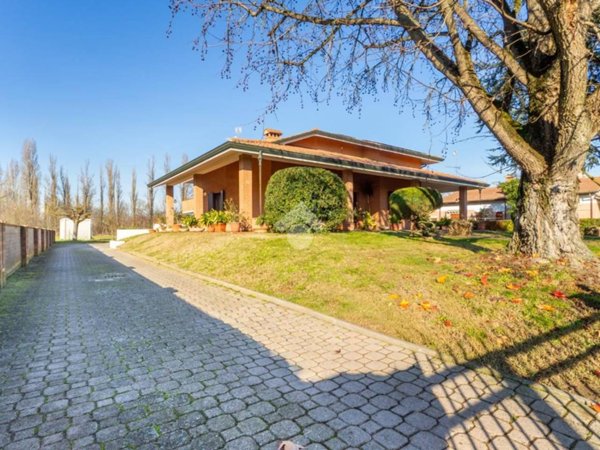 casa indipendente in vendita a Ferrara in zona Baura