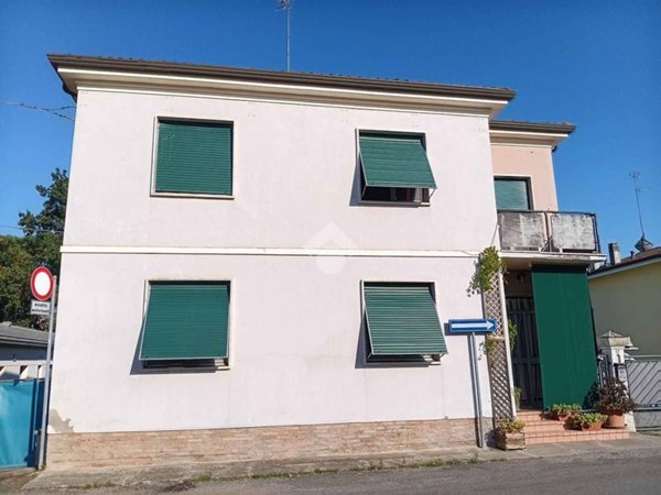 casa indipendente in vendita a Ferrara in zona Marrara