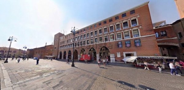 appartamento in vendita a Ferrara in zona Centro Storico