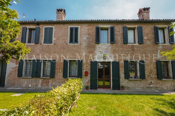 casa indipendente in vendita a Ferrara in zona Aguscello