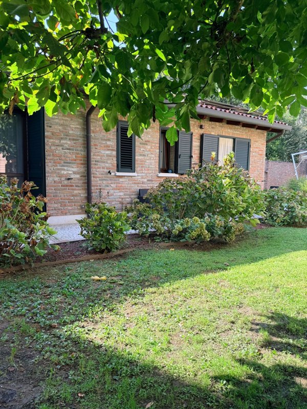 casa indipendente in vendita a Ferrara in zona Arianuova