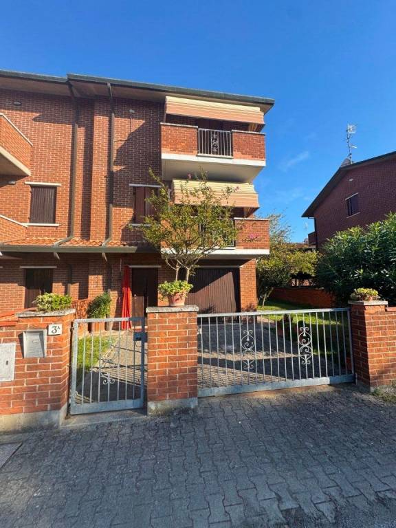 casa indipendente in vendita a Ferrara in zona Chiesuol del Fosso