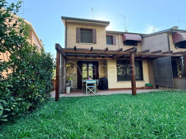 casa indipendente in vendita a Ferrara