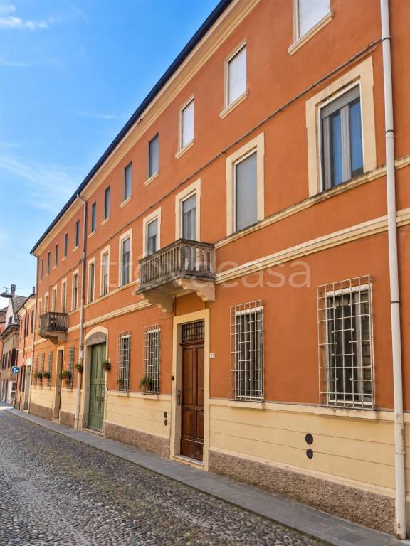 appartamento in vendita a Ferrara in zona Centro Storico