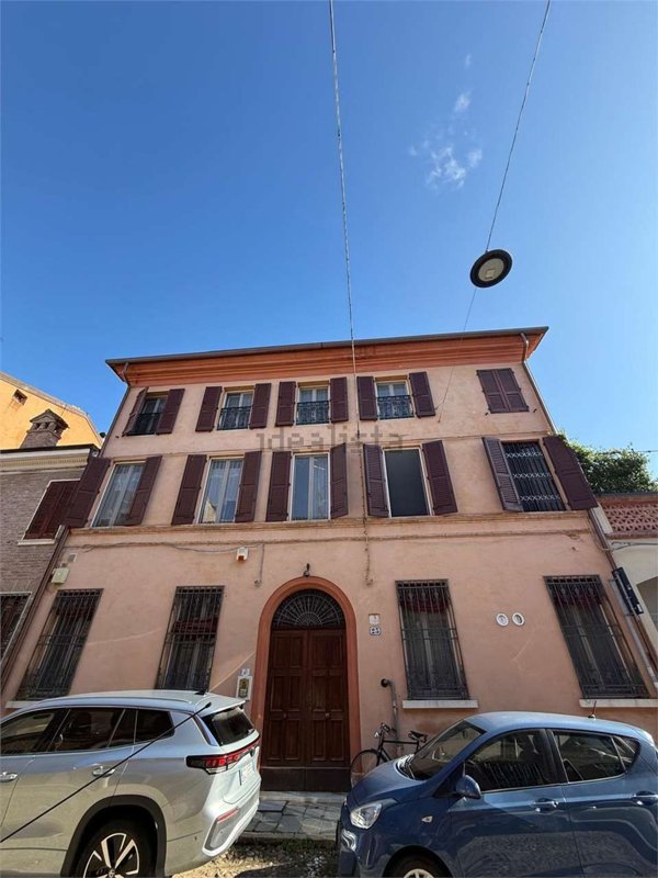 casa indipendente in vendita a Ferrara in zona Centro Storico