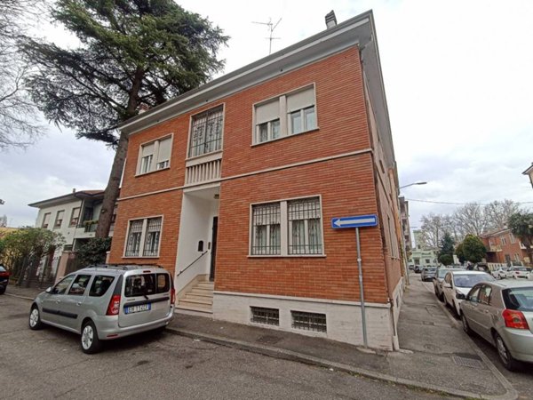 casa indipendente in vendita a Ferrara in zona Quartiere Giardino / Acquedotto