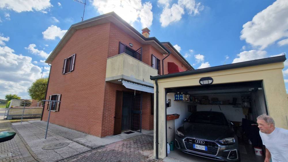 casa indipendente in vendita a Ferrara