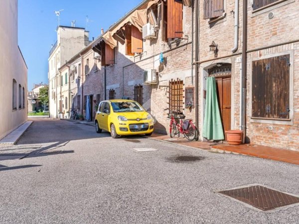 appartamento in vendita a Ferrara in zona Centro Storico