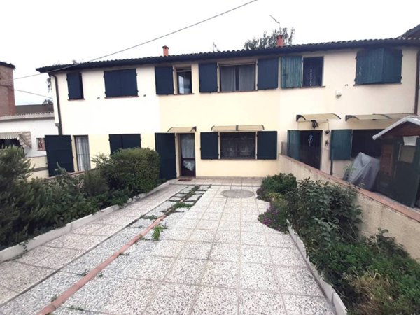 casa indipendente in vendita a Ferrara in zona Doro