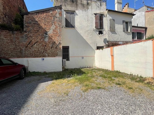 appartamento in vendita a Ferrara in zona Centro Storico