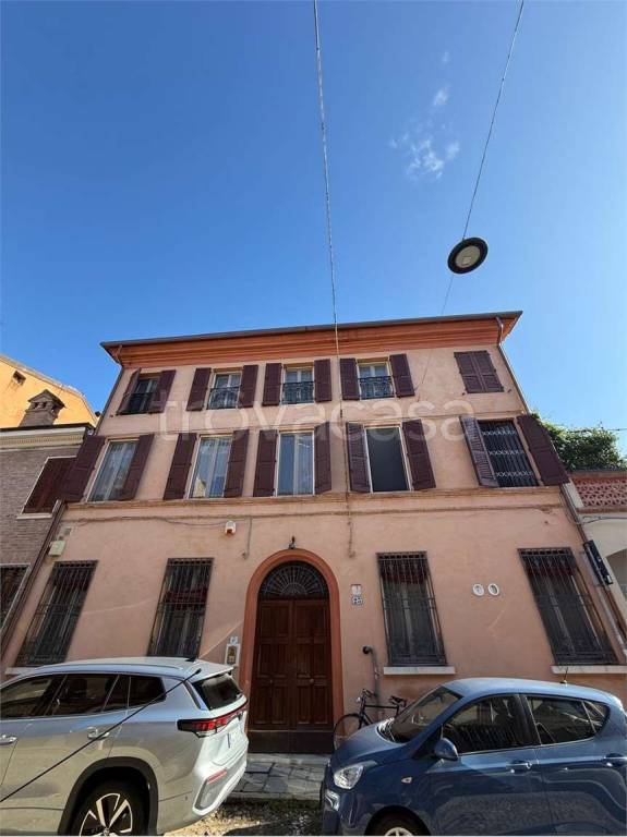 casa indipendente in vendita a Ferrara in zona Centro Storico