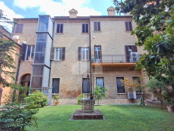 appartamento in vendita a Ferrara in zona Centro Storico