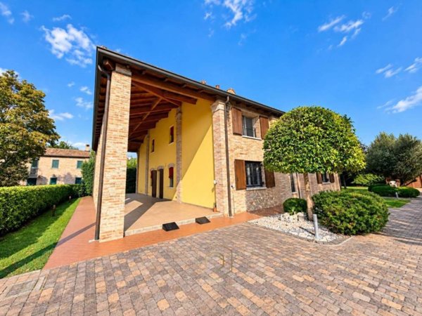 casa indipendente in vendita a Ferrara in zona Cona