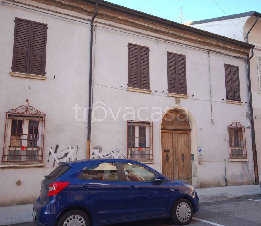 casa indipendente in vendita a Ferrara in zona Centro Storico