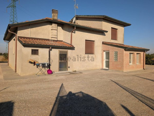 casa indipendente in vendita a Ferrara