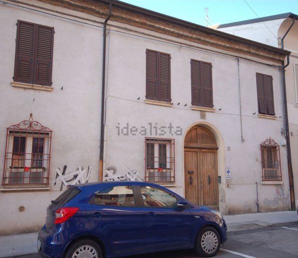 casa indipendente in vendita a Ferrara in zona Centro Storico