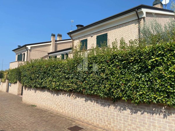 casa indipendente in vendita a Ferrara in zona Francolino