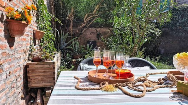 casa indipendente in vendita a Ferrara in zona Centro Storico