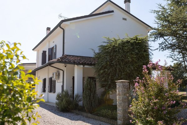 casa indipendente in vendita a Ferrara in zona Marrara