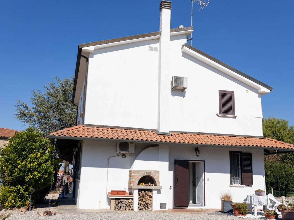 casa indipendente in vendita a Ferrara in zona Marrara