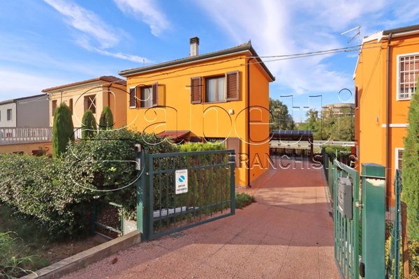 casa indipendente in vendita a Ferrara in zona Mizzana
