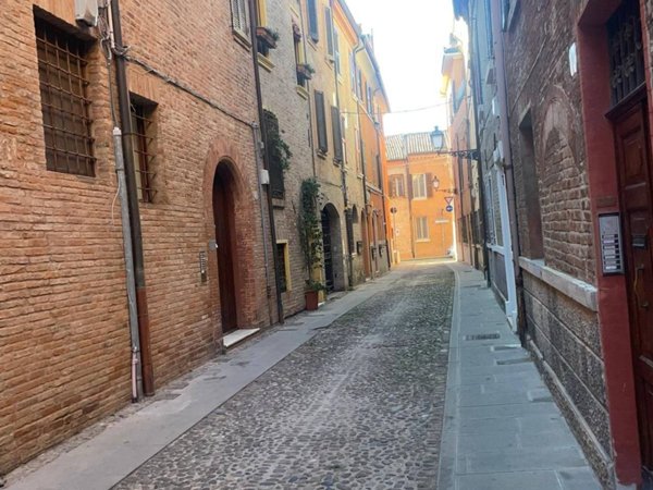 appartamento in vendita a Ferrara in zona Centro Storico
