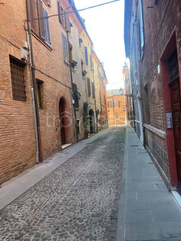 appartamento in vendita a Ferrara in zona Centro Storico