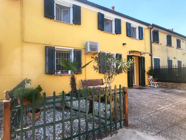 casa indipendente in vendita a Ferrara in zona Montalbano