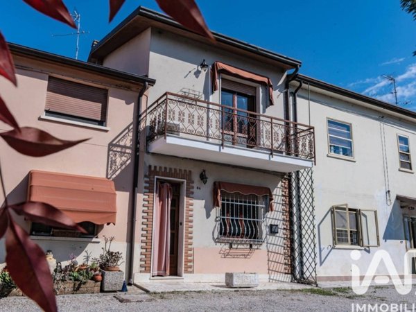 casa indipendente in vendita a Ferrara in zona Marrara