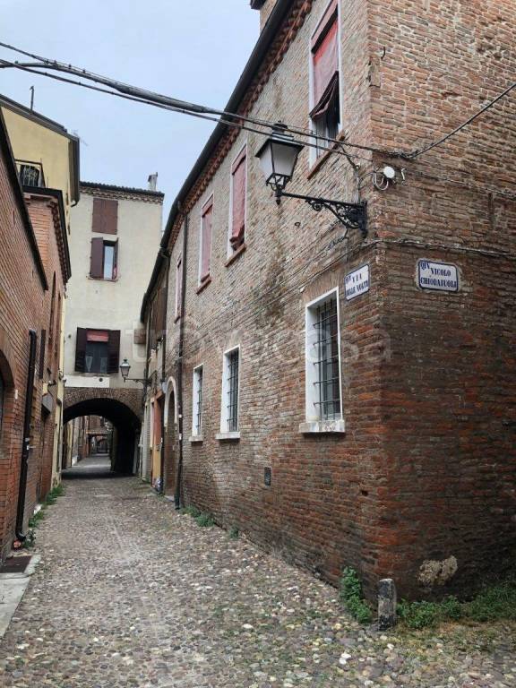 casa indipendente in vendita a Ferrara in zona Centro Storico