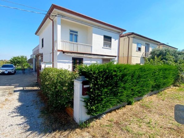 casa indipendente in vendita a Ferrara in zona Corlo