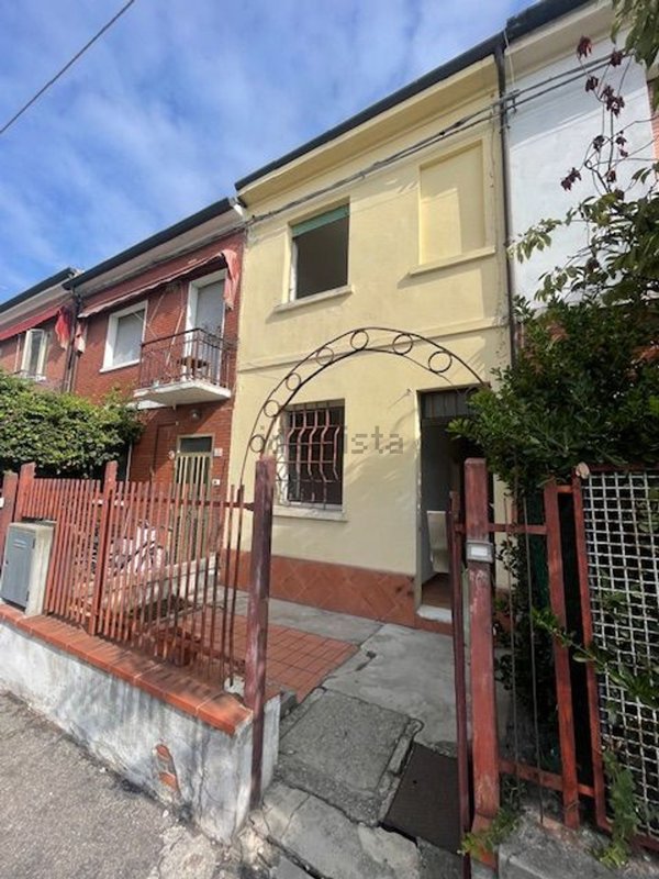 casa indipendente in vendita a Ferrara