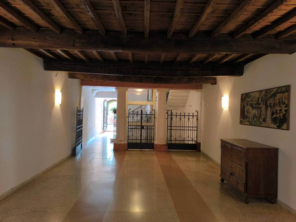 appartamento in vendita a Ferrara in zona Centro Storico