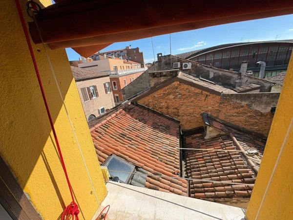 appartamento in vendita a Ferrara in zona Centro Storico