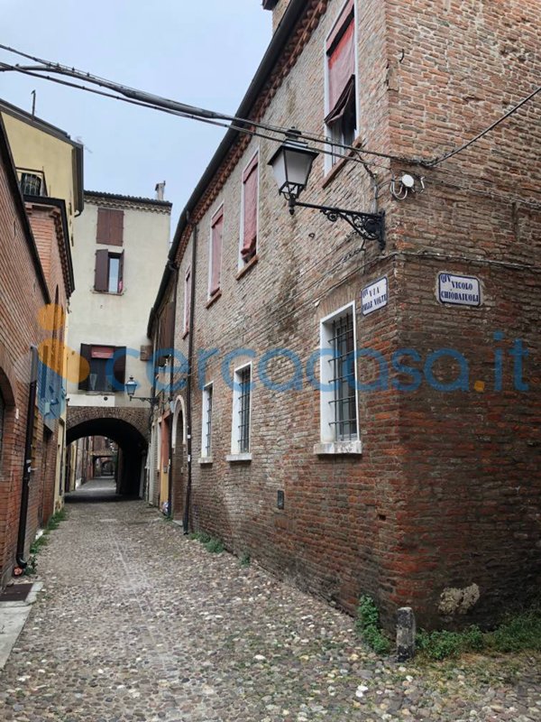 casa indipendente in vendita a Ferrara in zona Centro Storico