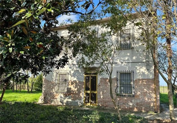 casa indipendente in vendita a Jolanda di Savoia