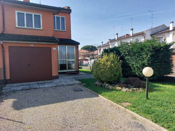 casa indipendente in vendita a Jolanda di Savoia