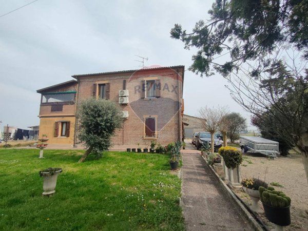 casa indipendente in vendita a Jolanda di Savoia