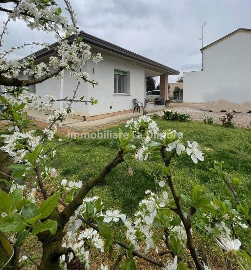 casa indipendente in vendita a Jolanda di Savoia