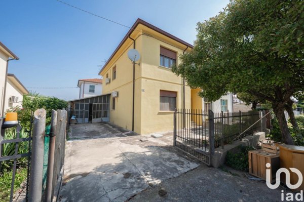 casa indipendente in vendita a Jolanda di Savoia