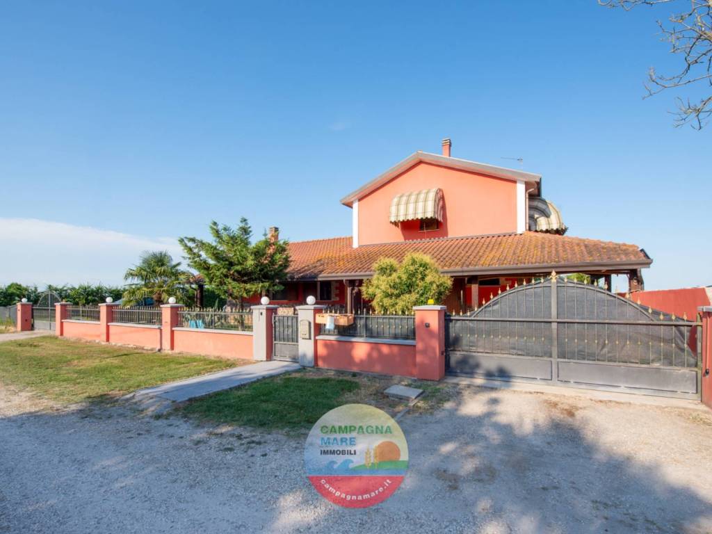 casa indipendente in vendita a Jolanda di Savoia