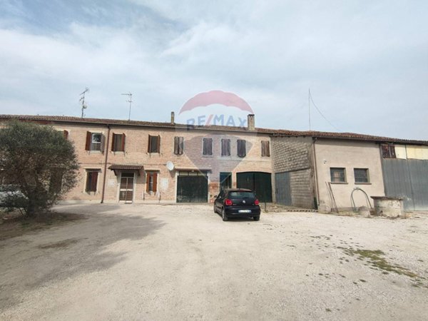 casa indipendente in vendita a Jolanda di Savoia