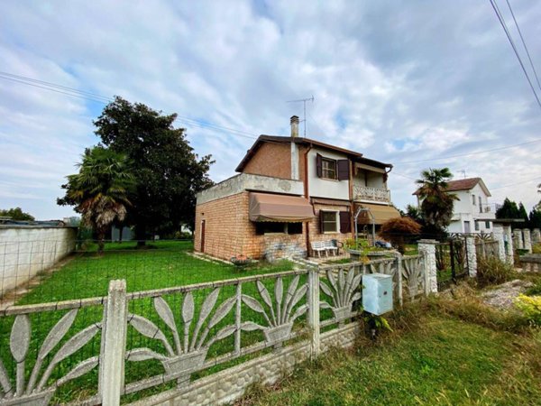 casa indipendente in vendita a Jolanda di Savoia