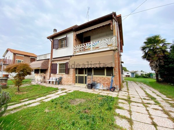 casa indipendente in vendita a Jolanda di Savoia